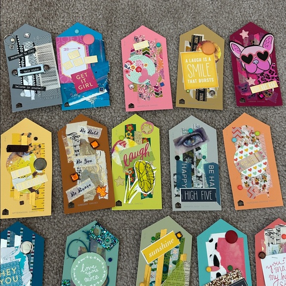 Colorful Art Storage Box with 39 art cards - Picture 11 of 11